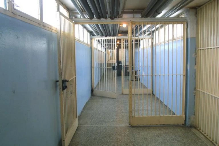 Τεράστιο κύκλωμα αποφυλακίσεων… αλά Φλώρος – 343… ανάπηροι πέταξαν από το κλουβί!